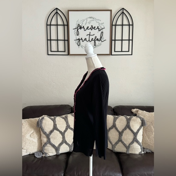 Exclusively Misook Black & Pink Ruffle 3 Button Closure Cardigan Size S Classic - Picture 9 of 13